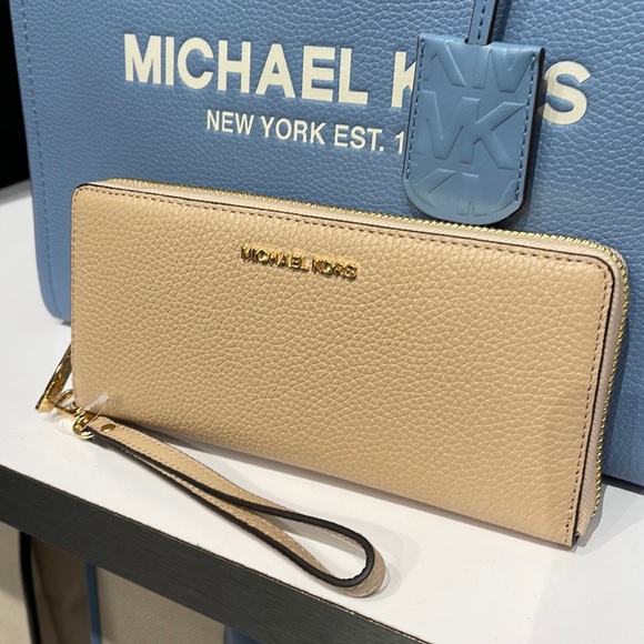 Michael Kors Jet Set Travel Large Travl CONTINENTAL Wristlet - wallet phone hldr - Picture 14 of 16